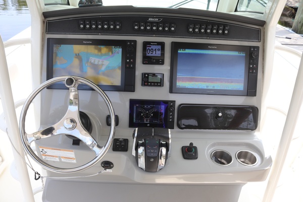 33ft Boston Whaler Yacht For Sale