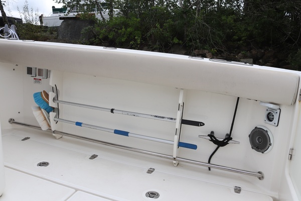 33ft Boston Whaler Yacht For Sale