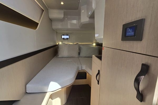 Four Winns TH36 Yacht For Sale