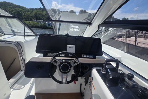 Four Winns TH36 Yacht For Sale
