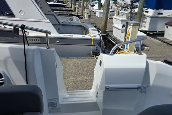 Four Winns TH36 Yacht For Sale
