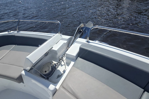 Four Winns TH36 Yacht For Sale