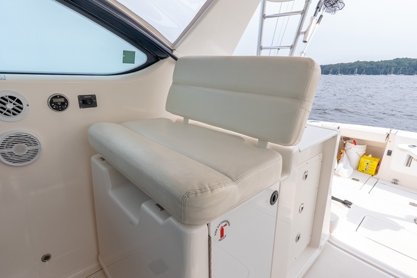 CRYSTAL SPRING 38ft Tiara Yachts Yacht For Sale