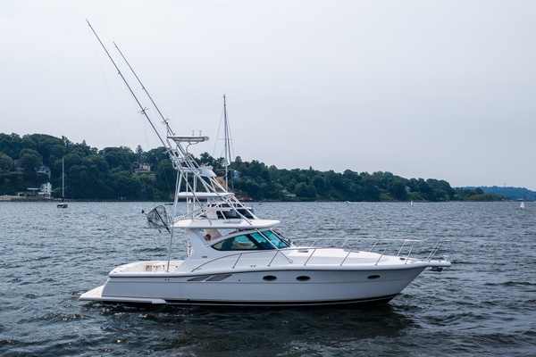CRYSTAL SPRING 38ft Tiara Yachts Yacht For Sale