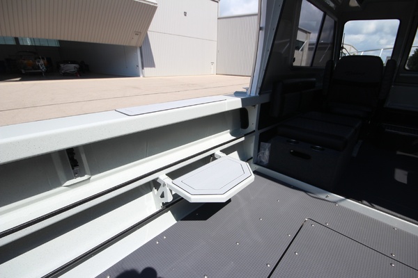 Boat Show Special Pricing 24ft Weldcraft Yacht For Sale