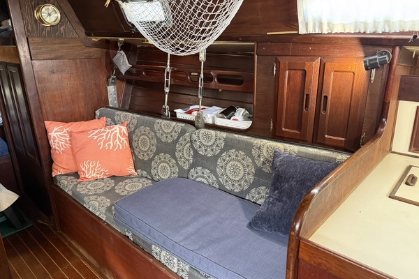 Josephine 38ft Ericson Yacht For Sale