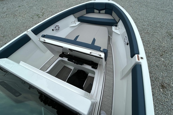 25ft Monterey Yacht For Sale