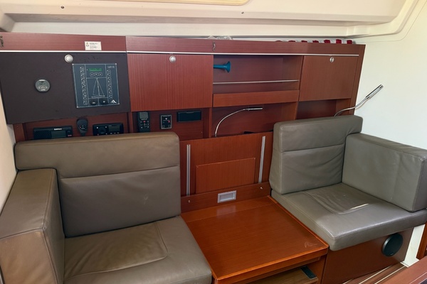 EFFORTLESS 37ft Hanse Yacht For Sale