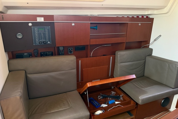 EFFORTLESS 37ft Hanse Yacht For Sale