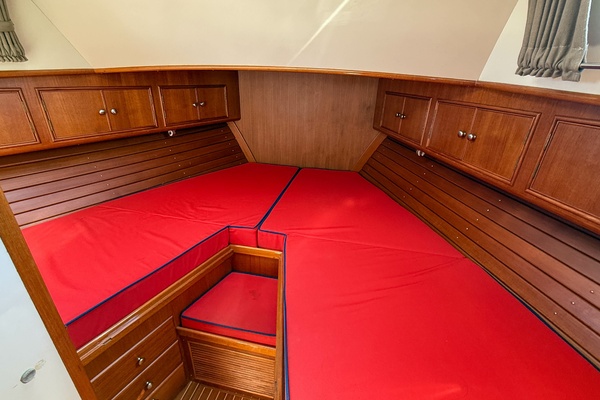 Candide 38ft Grand Banks Yacht For Sale