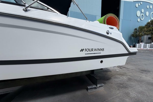 22ft Four Winns Yacht For Sale