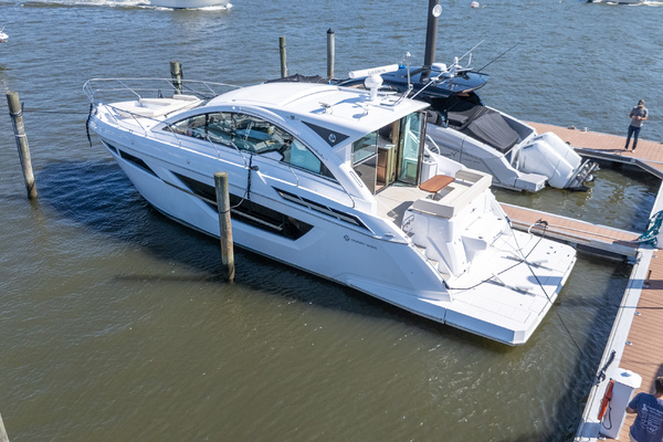 50ft Cruisers Yachts Yacht For Sale
