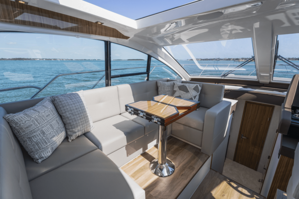 50ft Cruisers Yachts Yacht For Sale