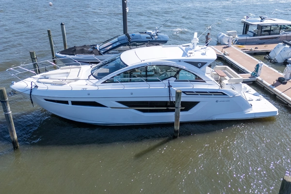 2024 Cruisers Yachts 50 Cantius