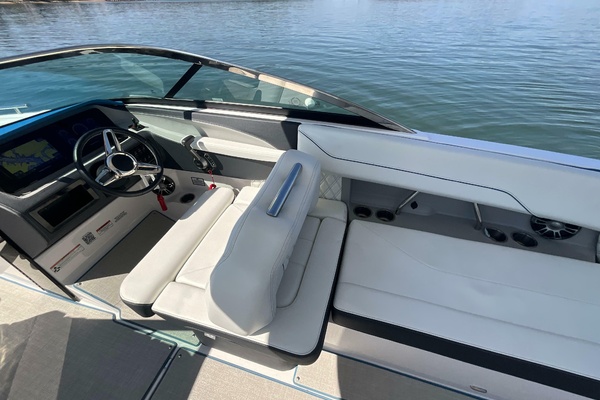 27ft Regal Yacht For Sale