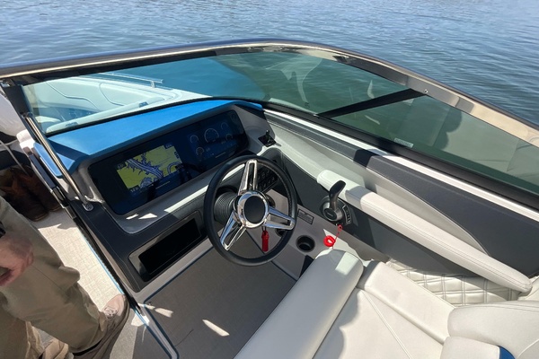 27ft Regal Yacht For Sale