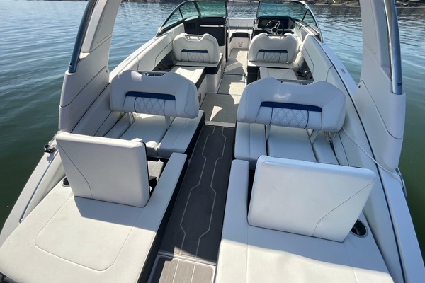 27ft Regal Yacht For Sale