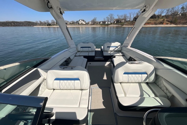 27ft Regal Yacht For Sale