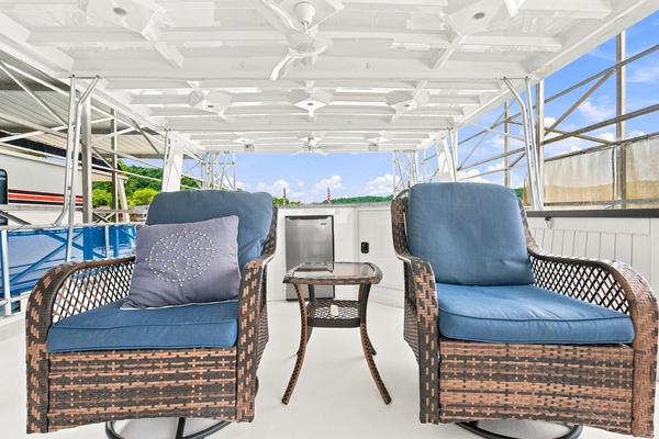 OFF DUTY 77ft Sumerset Yacht For Sale