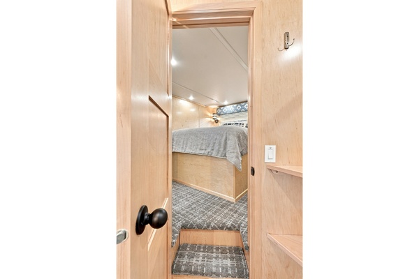 OFF DUTY 77ft Sumerset Yacht For Sale