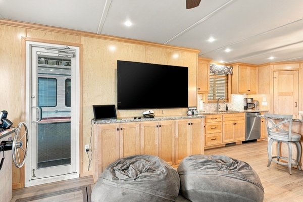 OFF DUTY 77ft Sumerset Yacht For Sale