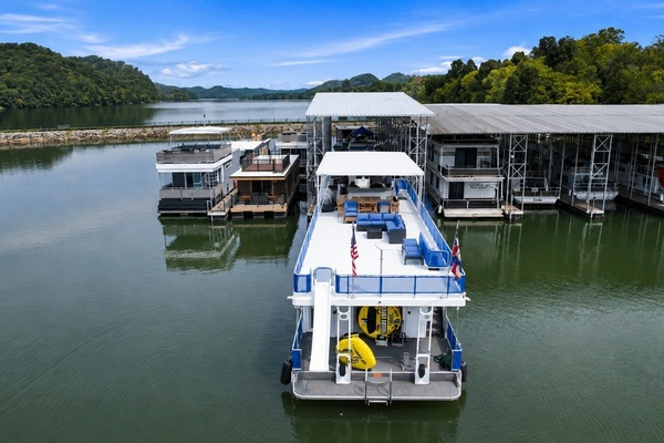 OFF DUTY 77ft Sumerset Yacht For Sale