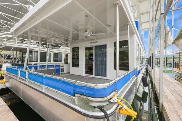 OFF DUTY 77ft Sumerset Yacht For Sale