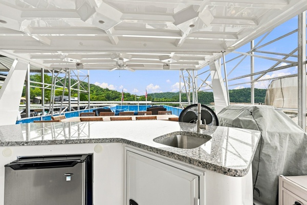 OFF DUTY 77ft Sumerset Yacht For Sale