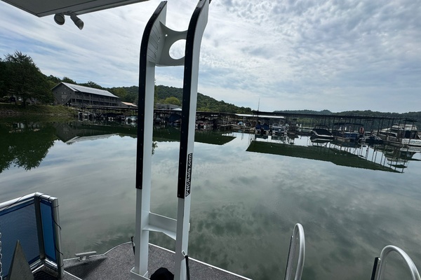 OFF DUTY 77ft Sumerset Yacht For Sale