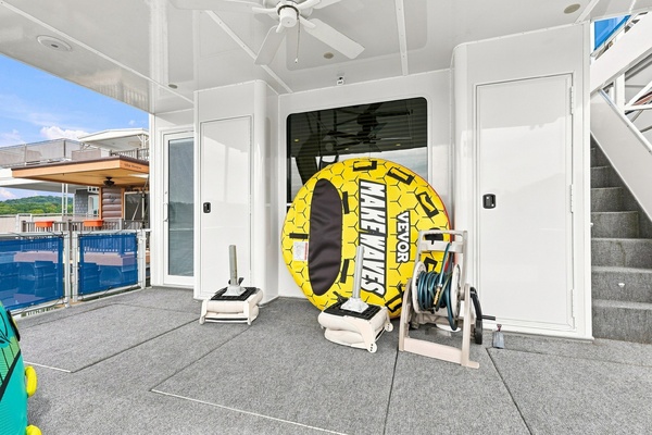 OFF DUTY 77ft Sumerset Yacht For Sale