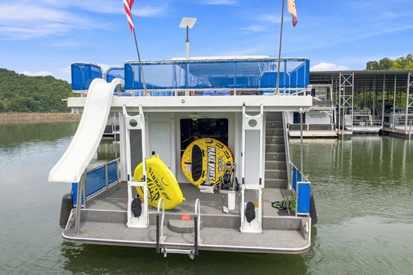 OFF DUTY 77ft Sumerset Yacht For Sale
