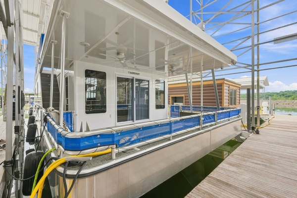 OFF DUTY 77ft Sumerset Yacht For Sale