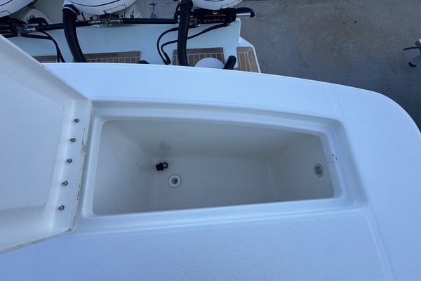 Agressive Move 33ft Regulator Yacht For Sale