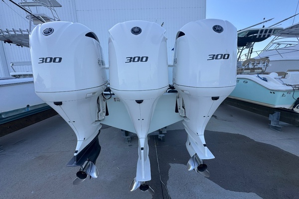 Agressive Move 33ft Regulator Yacht For Sale