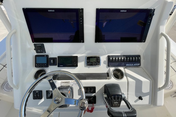 Agressive Move 33ft Regulator Yacht For Sale