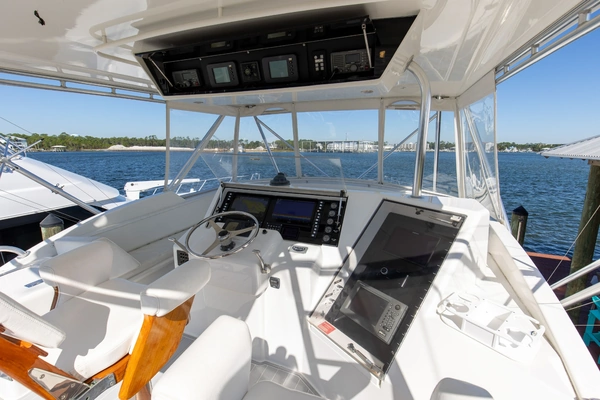 Hatteras 60 Convertible Yacht For Sale
