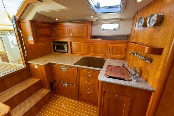 Casta Diva 50ft MJM Yacht For Sale