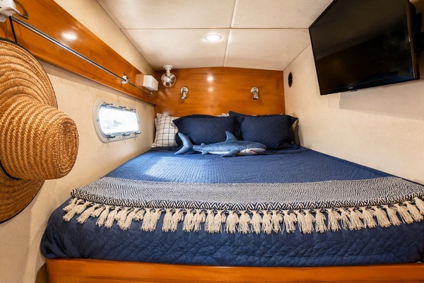 Flight Risk 35ft Fountaine Pajot Yacht For Sale