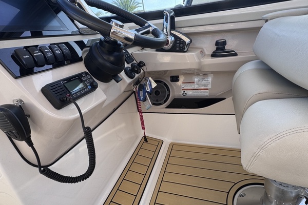 Divine Mer Sea 28ft Boston Whaler Yacht For Sale