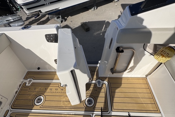 Divine Mer Sea 28ft Boston Whaler Yacht For Sale