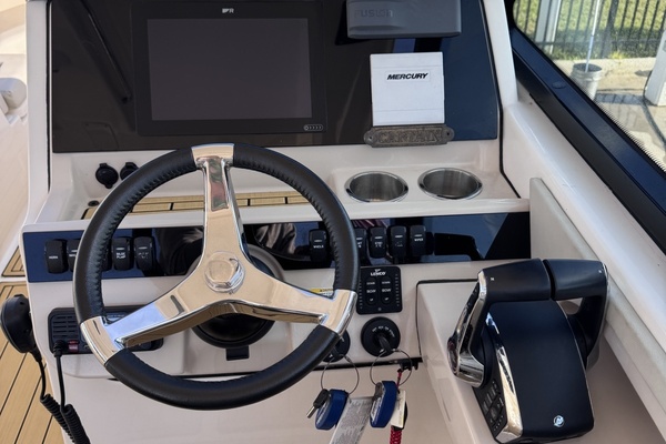 Divine Mer Sea 28ft Boston Whaler Yacht For Sale