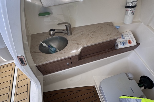 Divine Mer Sea 28ft Boston Whaler Yacht For Sale