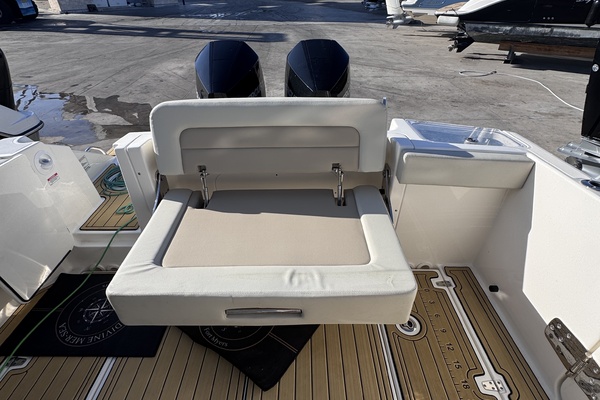 Divine Mer Sea 28ft Boston Whaler Yacht For Sale