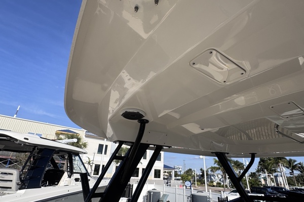 Divine Mer Sea 28ft Boston Whaler Yacht For Sale