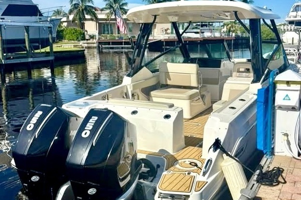 Divine Mer Sea 28ft Boston Whaler Yacht For Sale