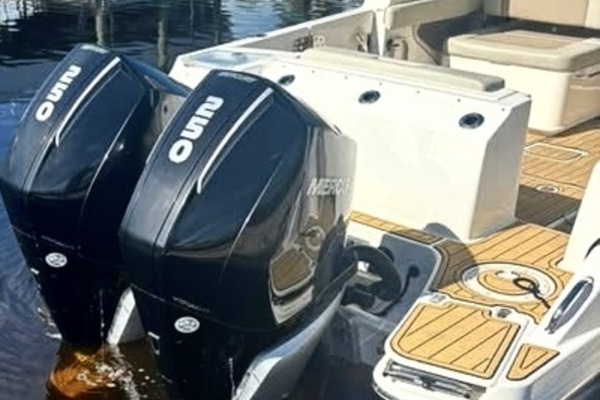 Divine Mer Sea 28ft Boston Whaler Yacht For Sale