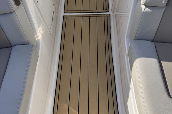 Divine Mer Sea 28ft Boston Whaler Yacht For Sale