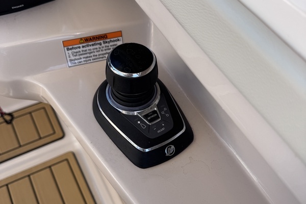 Divine Mer Sea 28ft Boston Whaler Yacht For Sale