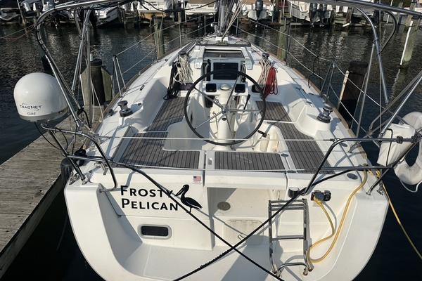 Frosty Pelican 31ft Beneteau Yacht For Sale