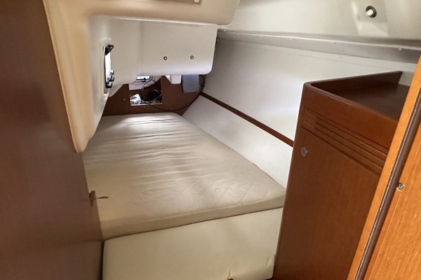 Frosty Pelican 31ft Beneteau Yacht For Sale